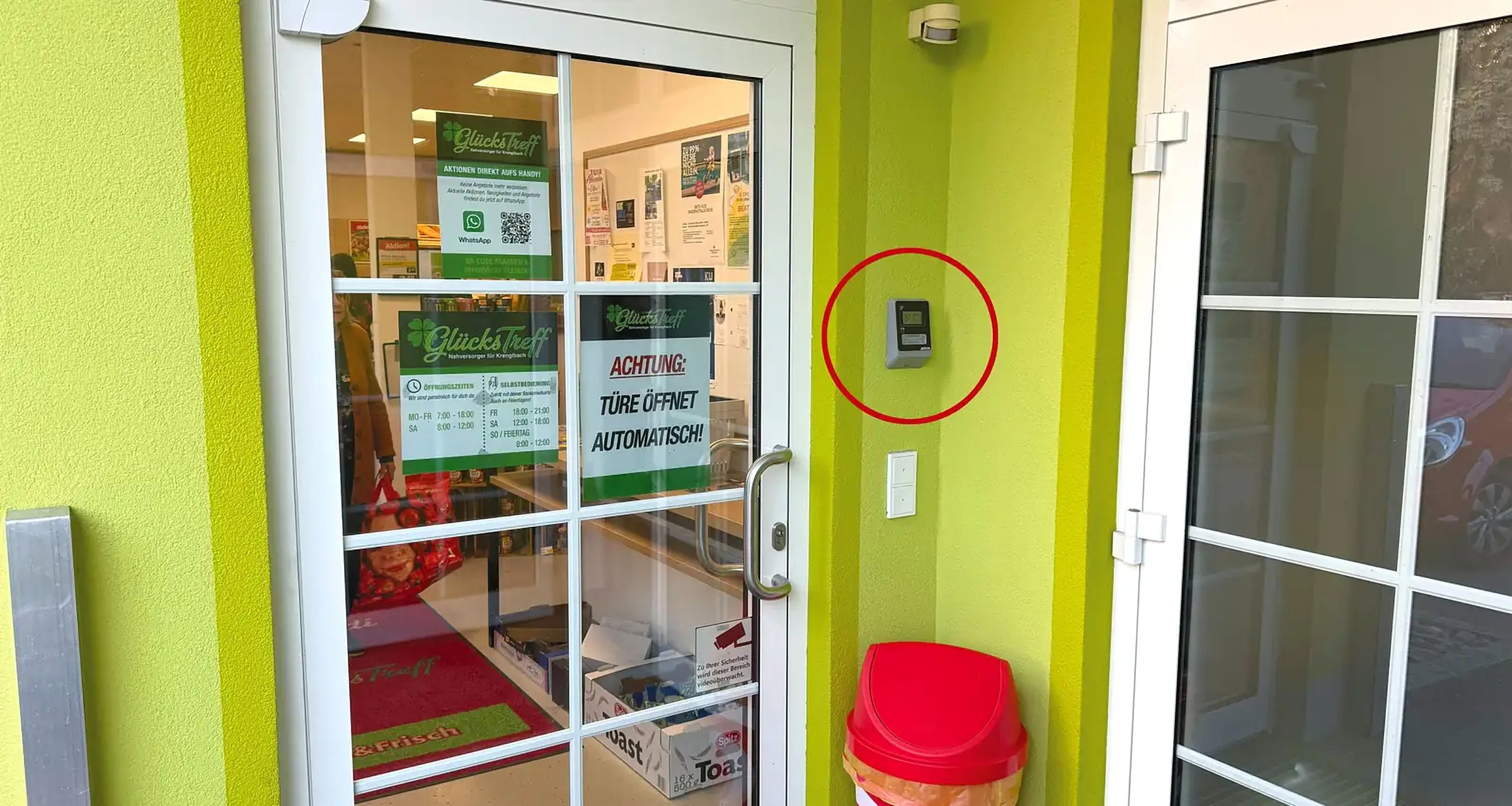 Die Tür öffnet automatisch